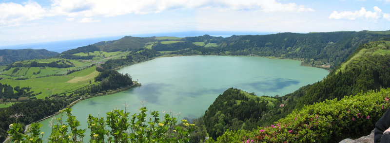 Lagoao das Furnas Mai 2004.jpg